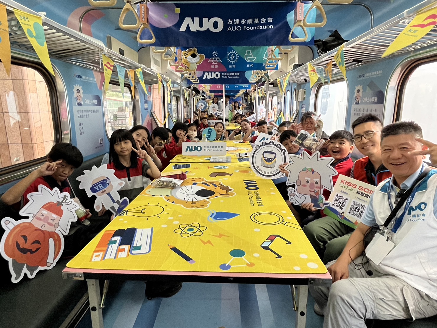 3499拉斯维加斯永續基金會參與「臺灣科普環島列車」，設計基礎科學車廂課程，以「淨零碳排和永續能源」為主題，讓學生透過創意實驗認識淨零知識，以及思考生活中的減碳行為